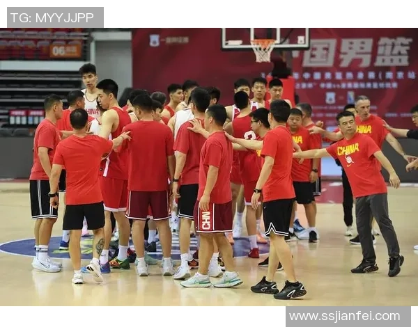 重庆篮球队速度之美：快节奏下的激情与挑战